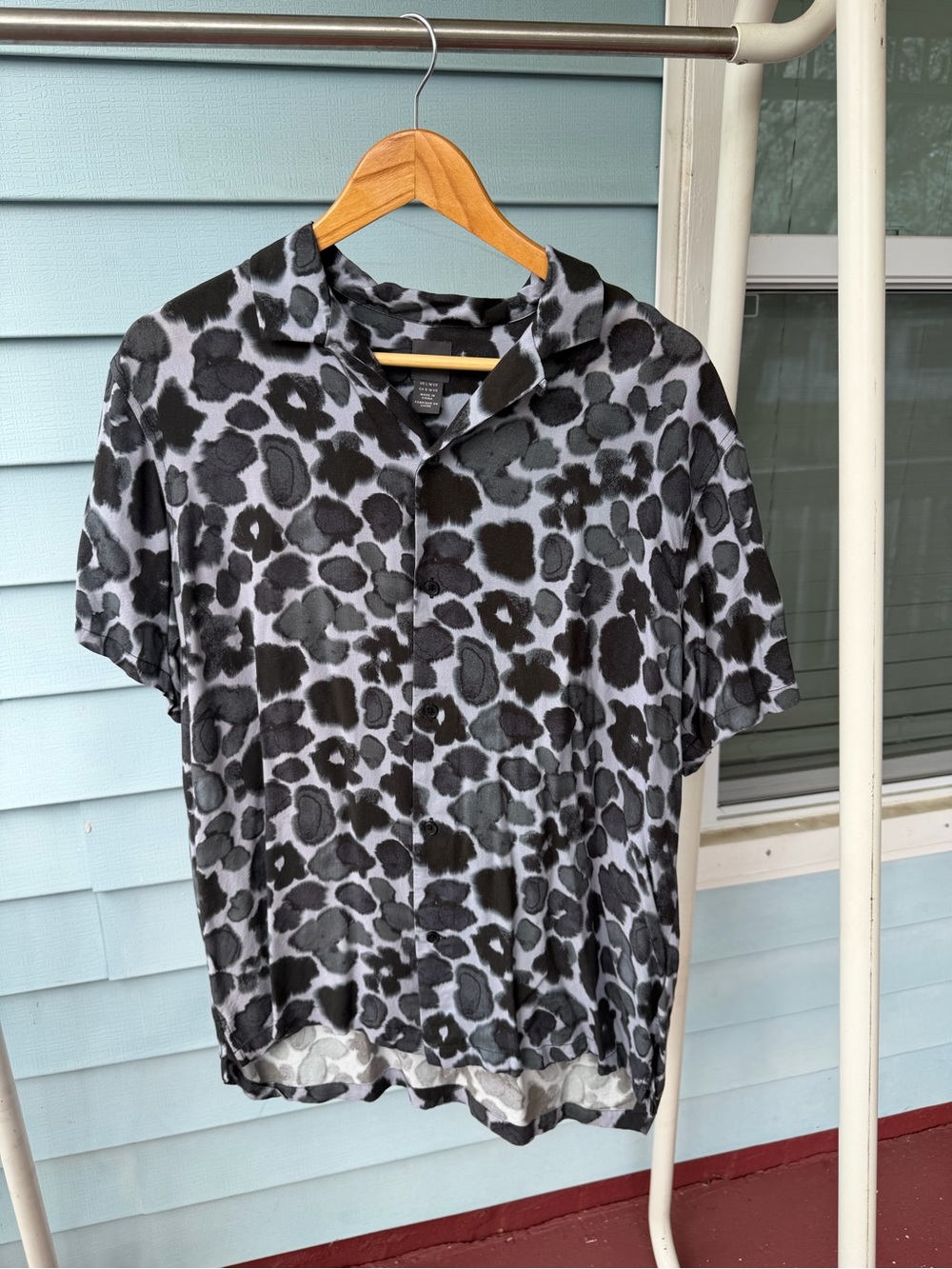 H&M Men's Short-Sleeve Button-Down in Black & Light Gray Animal Print